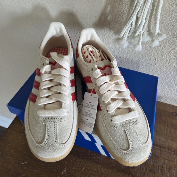 Adidas Womens Heart Handball Spezial Sneakers Size 7.5 NWT KH9044 - Picture 4 of 12